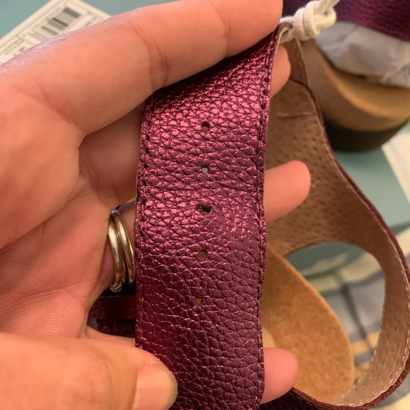 ⭐️ Revitalign women’s 7 purple Excursion sandals NWT - Picture 6 of 9